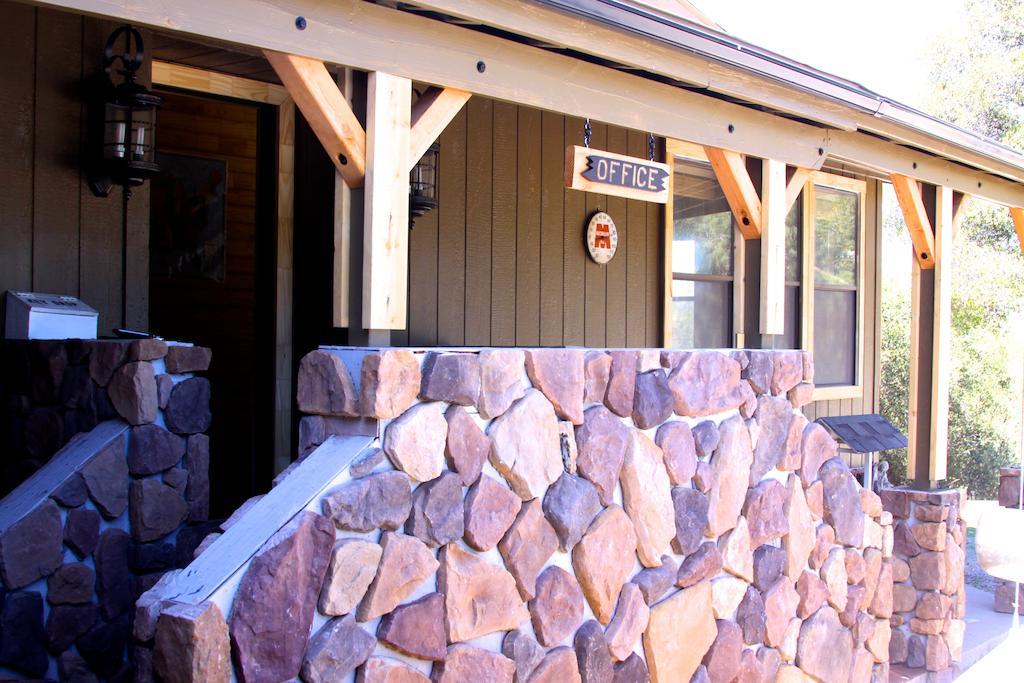 Yosemite Gold Country Lodge Coulterville Bagian luar foto
