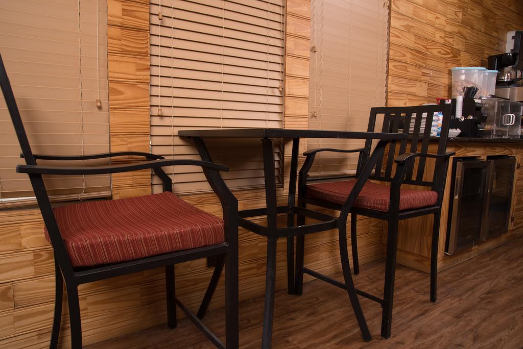 Yosemite Gold Country Lodge Coulterville Bagian luar foto