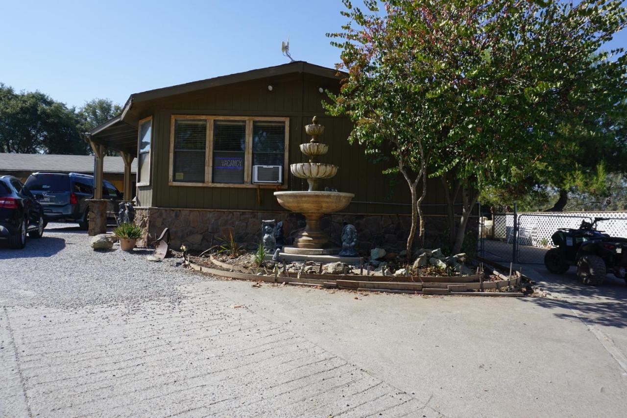 Yosemite Gold Country Lodge Coulterville Bagian luar foto